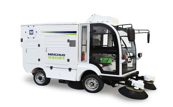 伊吾四轮扫路车MN-S1800配备240L标准垃圾桶